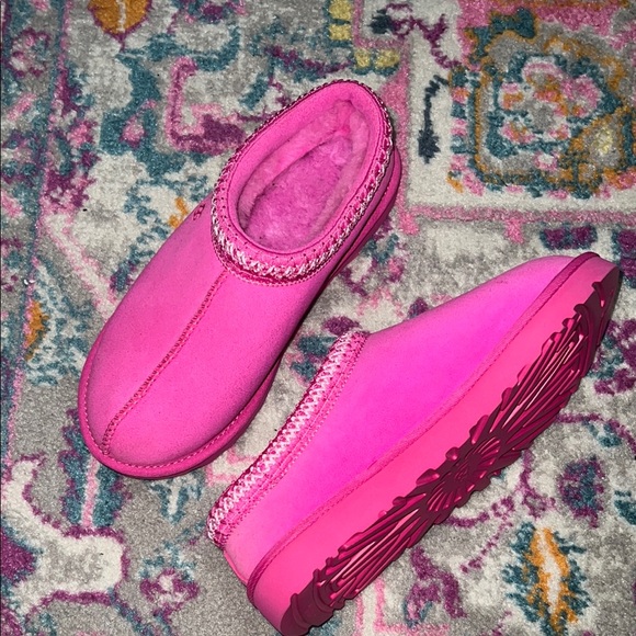 UGG Women's Vibrant Pink Slippers - Picture 1 of 4